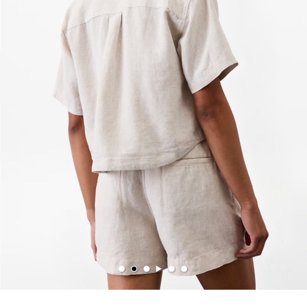 Athleta Retreat Linen Mid Rise 4" Short in Undied Color